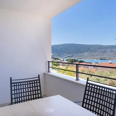 Island Deluxe Apartmán *