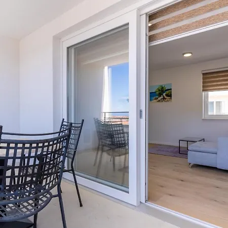 Island Deluxe קרס