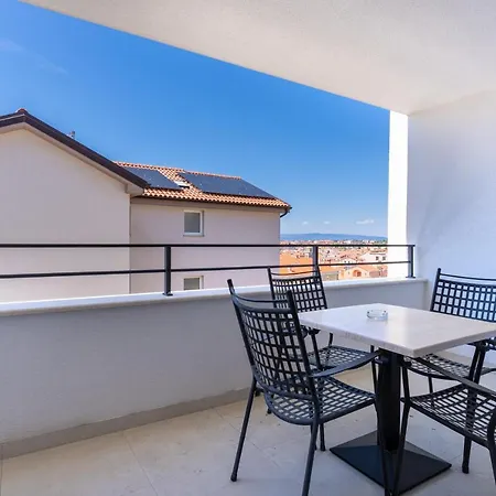 Island Deluxe * Cres